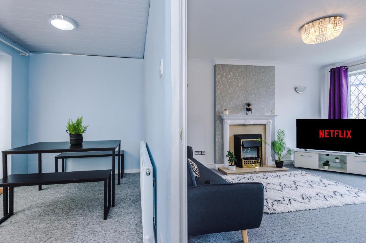 Family Friendly 3-Bed Home With Free Parking On Site Huddersfield Exterior foto